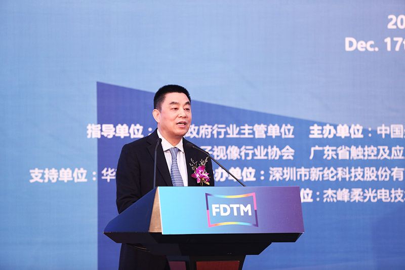 9C10H3393web.jpg 9C10H3393web.jpg